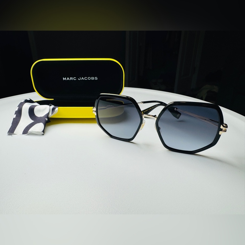 Marc Jacobs Hex Sunglasses – Black/Gold, Gray Gradient NWOT